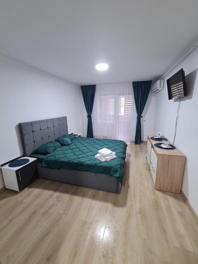 Garsoniera Luxury Lorena Πιτέστι Εξωτερικό φωτογραφία